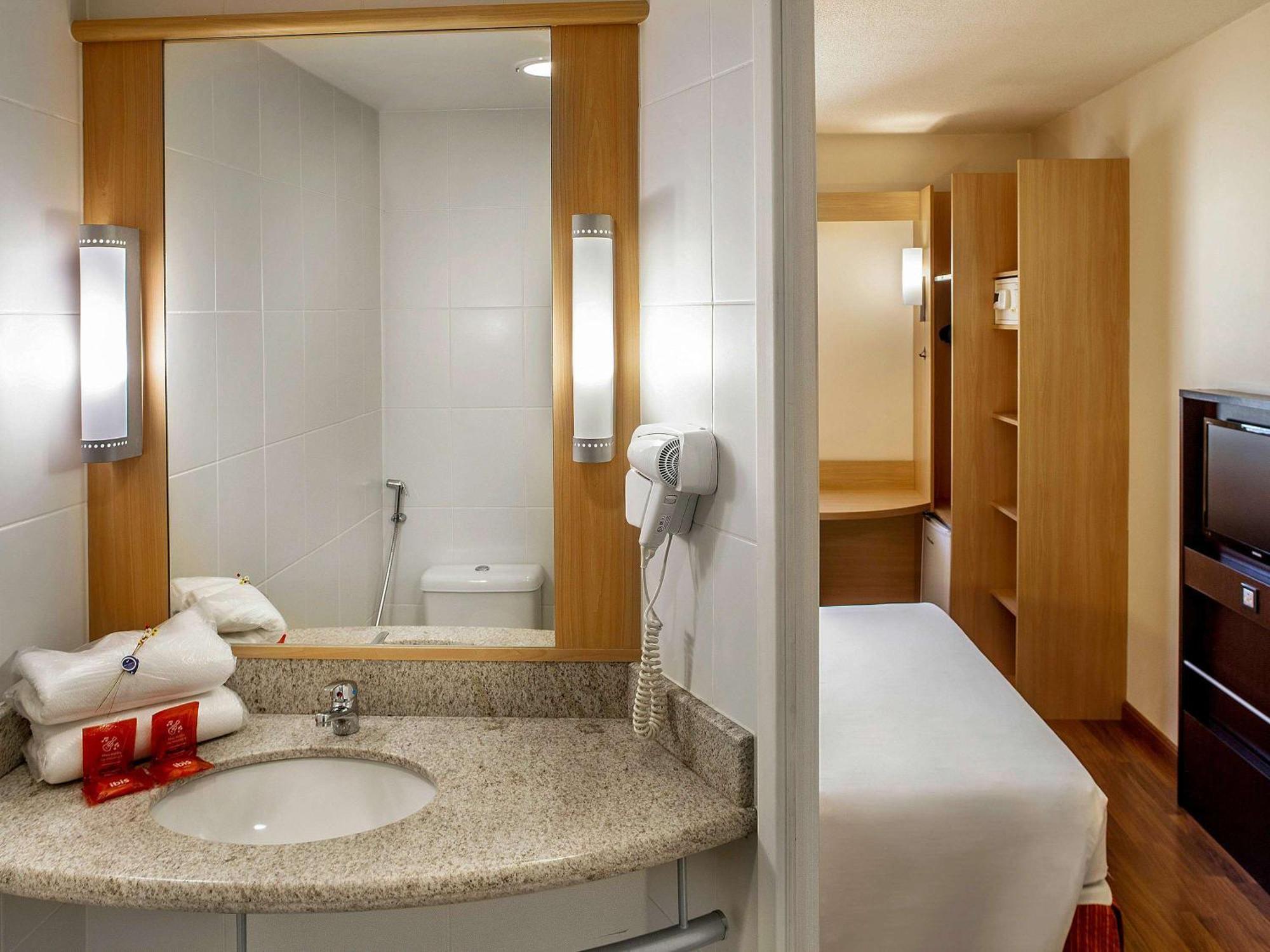 Ibis Bh Afonso Pena Savassi Hotel Belo Horizonte Exterior photo